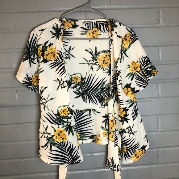 Charlotte Russe Tops - Charlotte Russe Beachy Tropical Tie Front Shirt